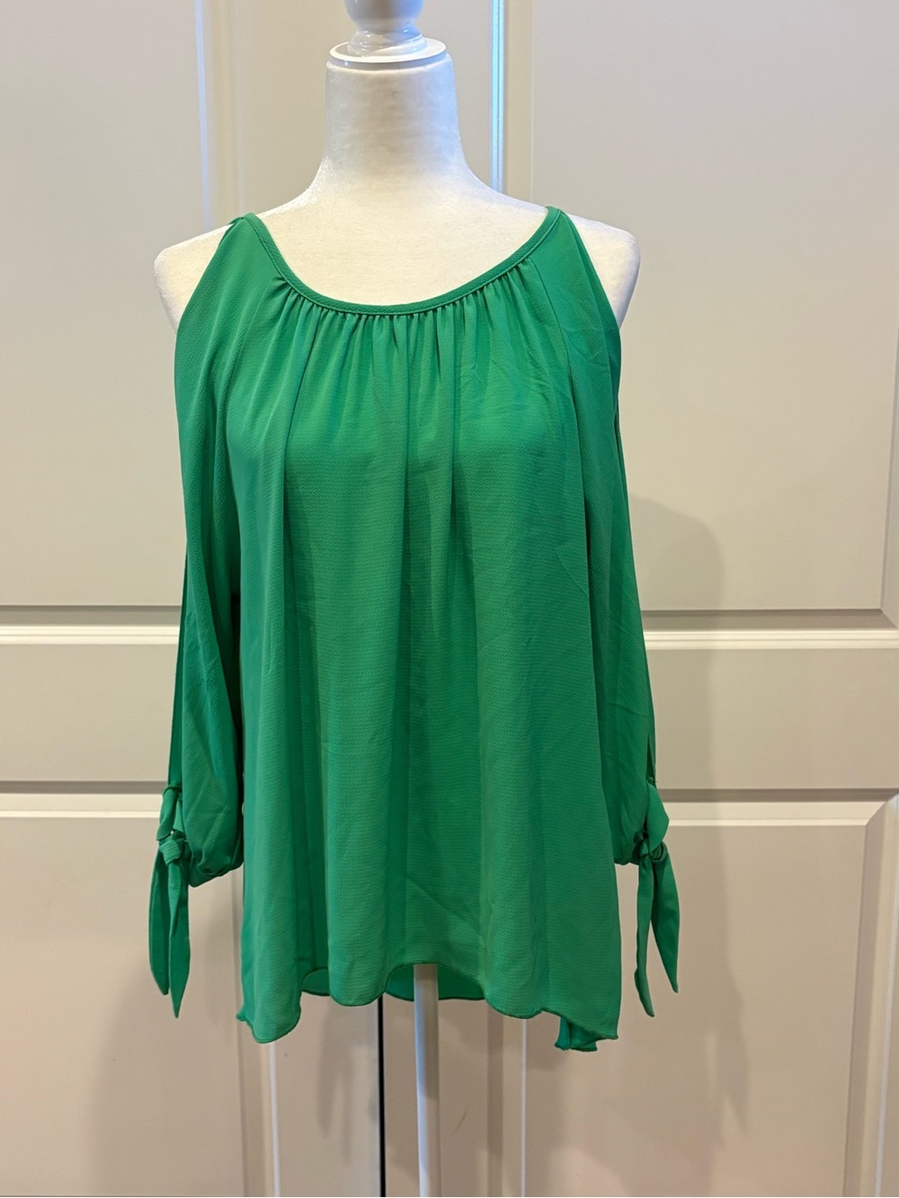 Womens Green Cold-Shoulder Tie Sleeve Top